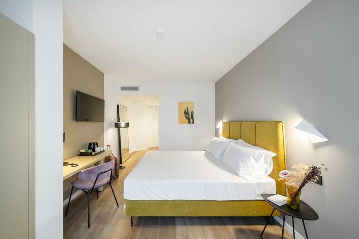 Room 19 of 28
