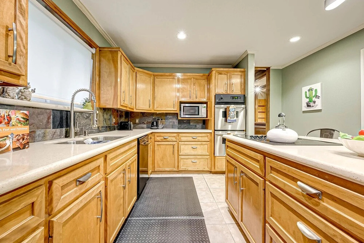 Exterior of The Hideaway in El Lago Home Gym, Rain Shower, King Bd, Sleeps 8, Space Center