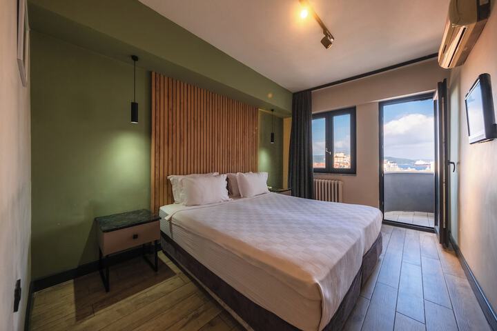 Room 52 of 82