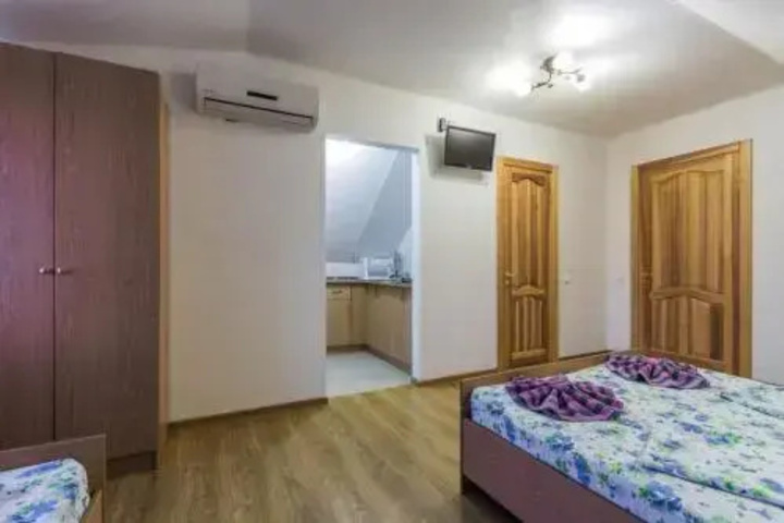 Room 4 of 17