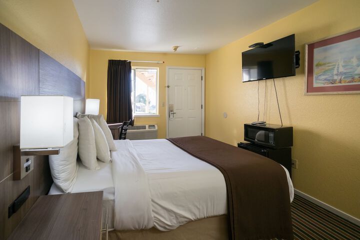 Basic Double Bed (3 of 15)