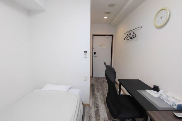 Room 9 of 38