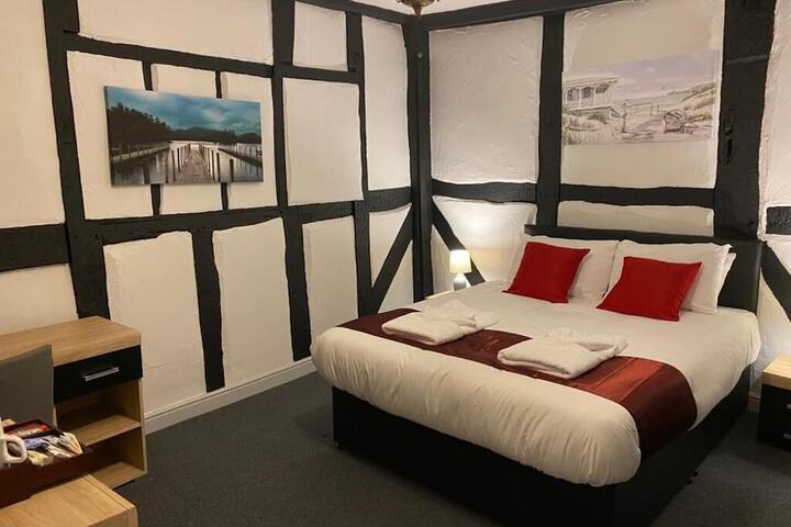 Room 3 of 18