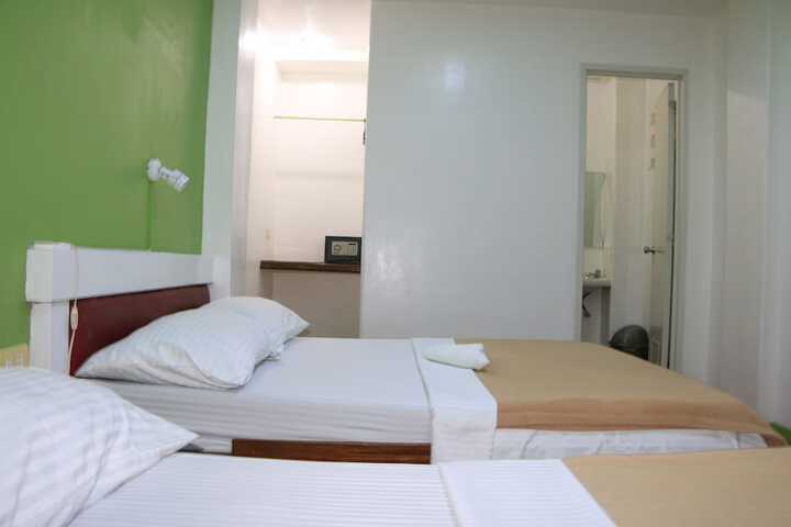 Room 9 of 122