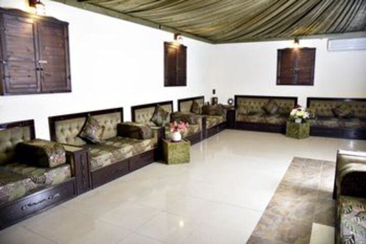 Lounge 19 of 59
