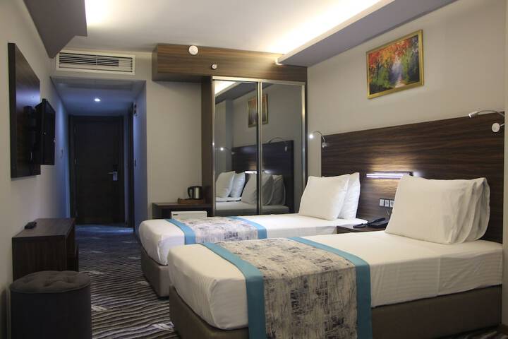 Room 11 of 34