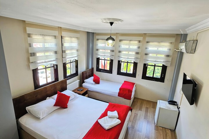 Room 15 of 36