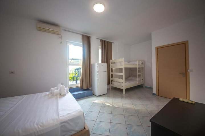 Room 26 of 74