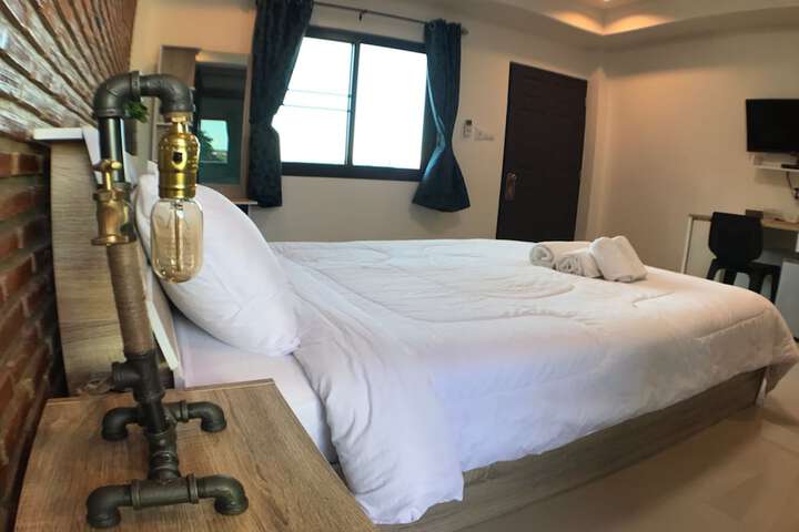 Room 7 of 66