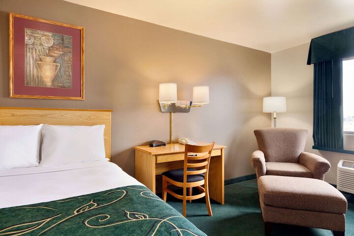 Room 8 of 17