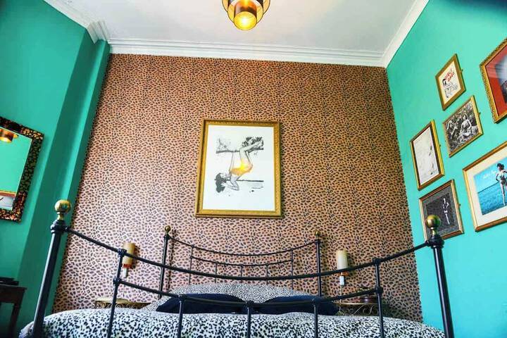 Room 169 of 272