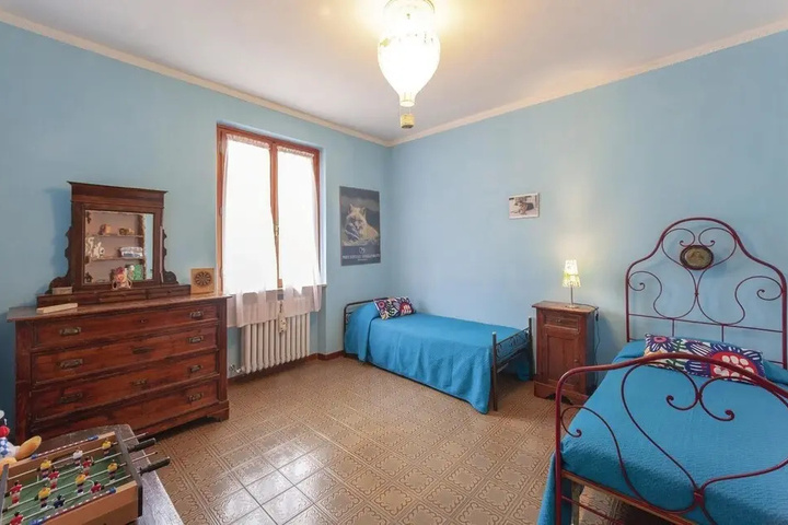 Room 5 of 14