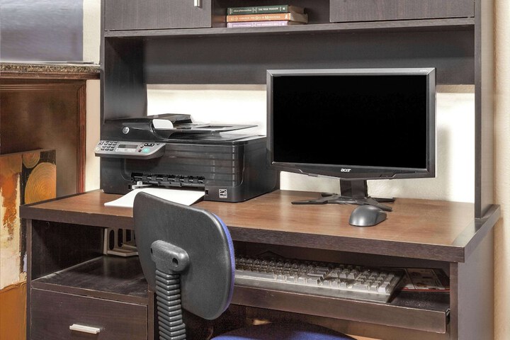 Business Center 23 of 25