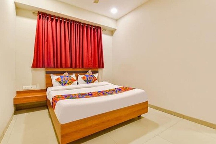 Fabhotel Happinex