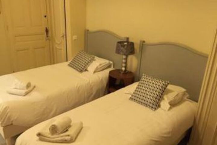 Room 13 of 33