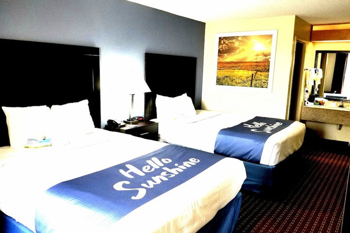 Double Accessible King Size Bed (6 of 10)
