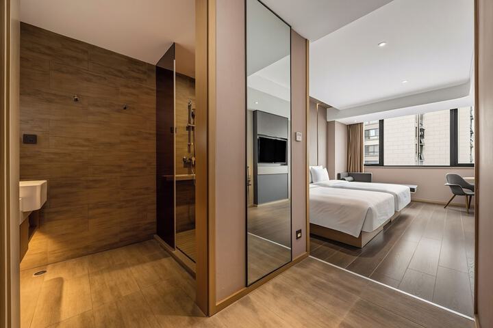 Room 14 of 38