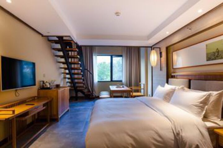 Room 16 of 38