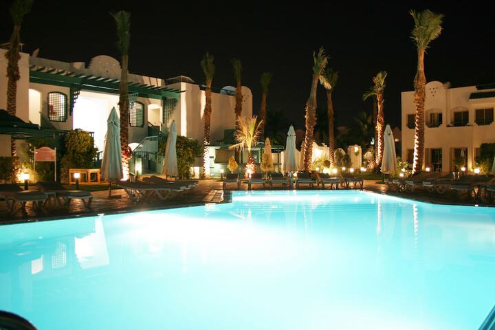 Hotel Pool