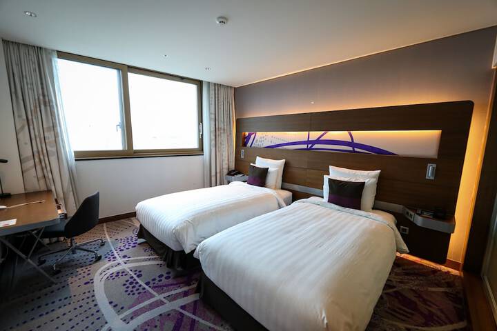 Room 21 of 143