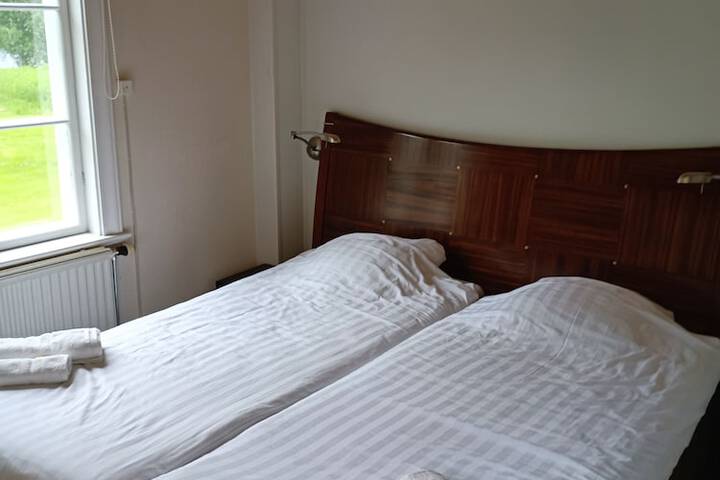 Room 8 of 45