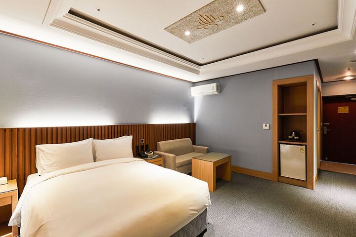 Room 19 of 51
