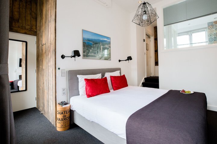 Room 10 of 74