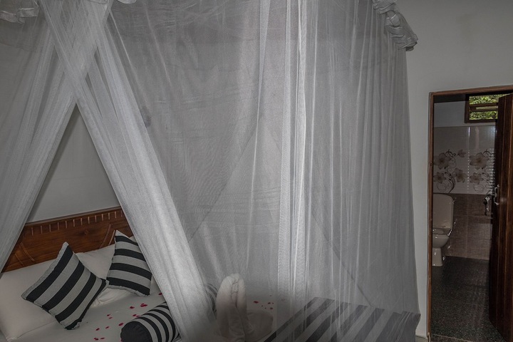 Room 4 of 49