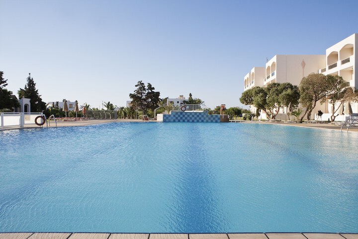 Pool 57 of 229