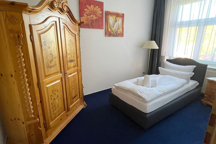Room 17 of 65