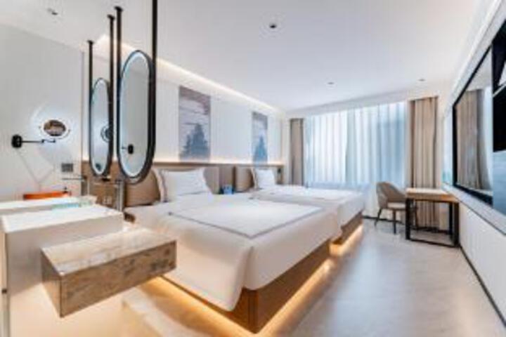 Room 11 of 11