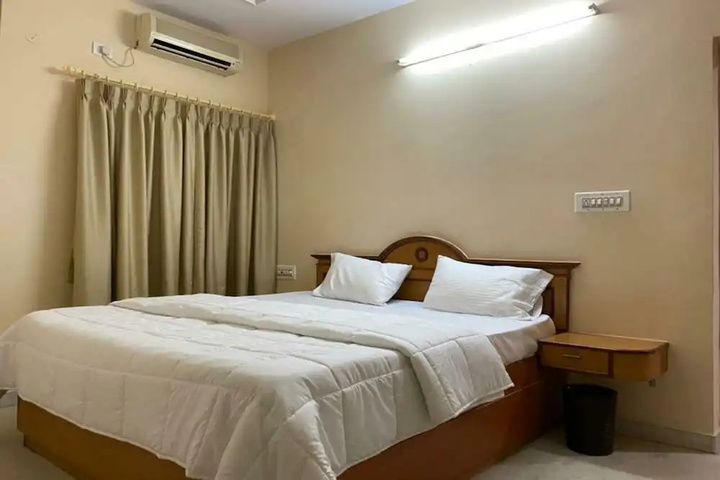 Room 6 of 13