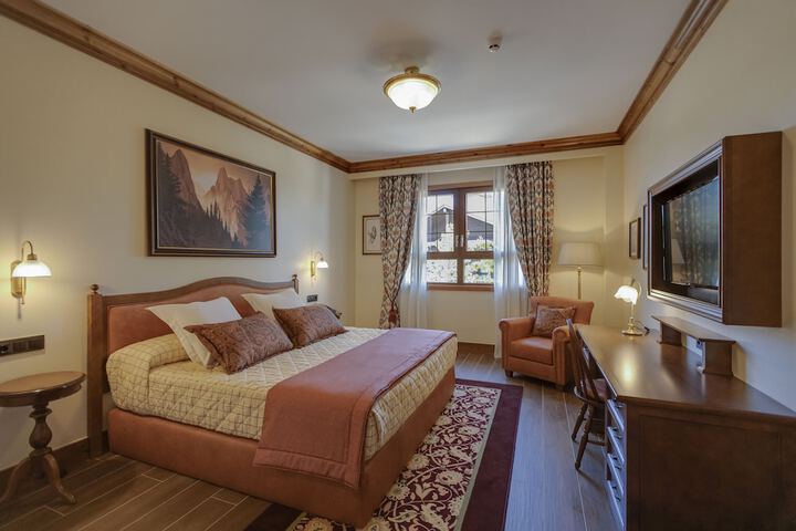Room 2 of 37