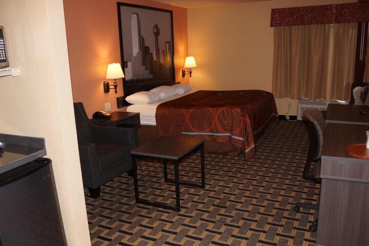 1 King Bed (4 of 18)