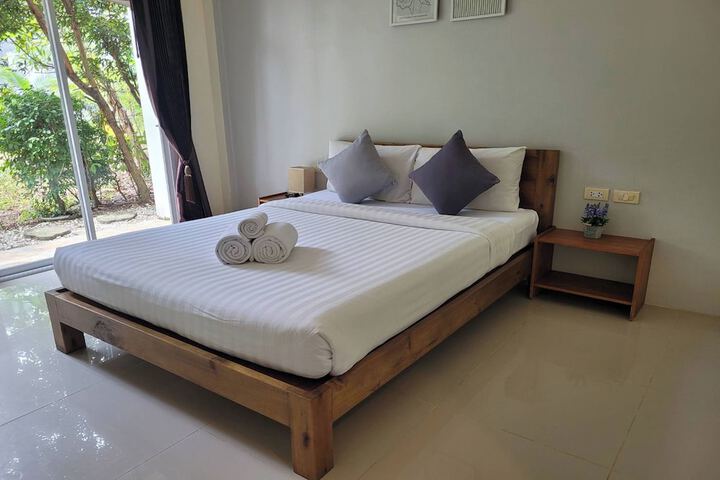 Room 10 of 28