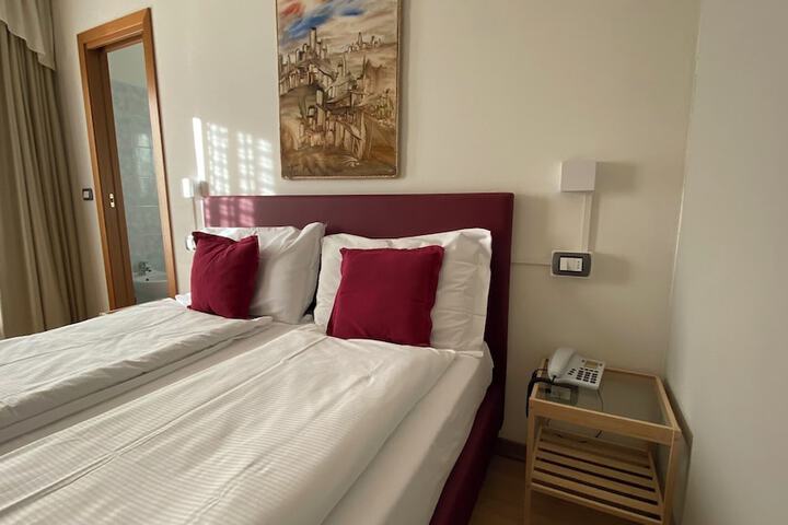 Room 45 of 148