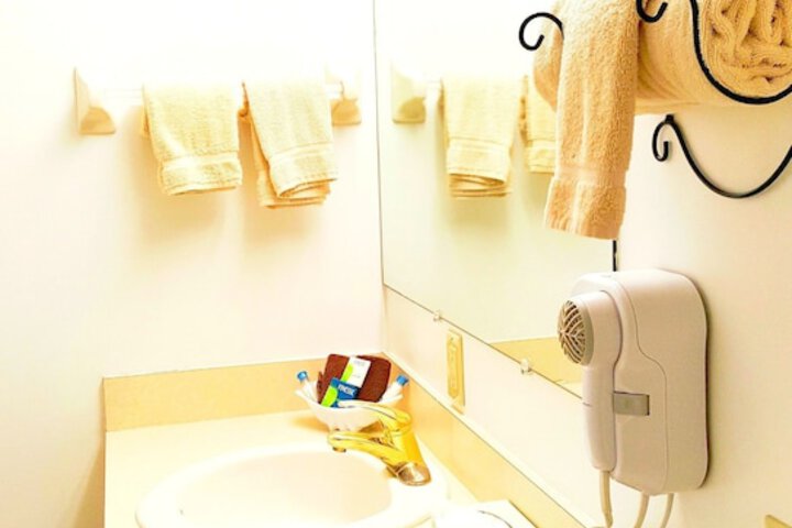 Bathroom sink
