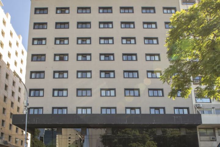 Exterior of El Misti Coliving Obelisco