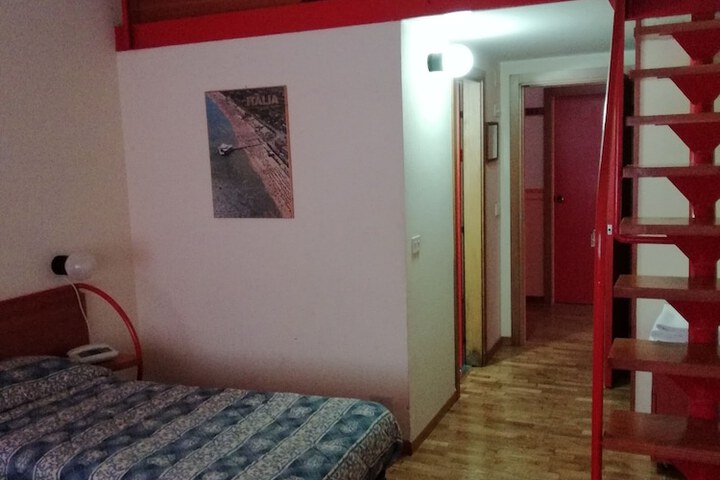 Room 5 of 35