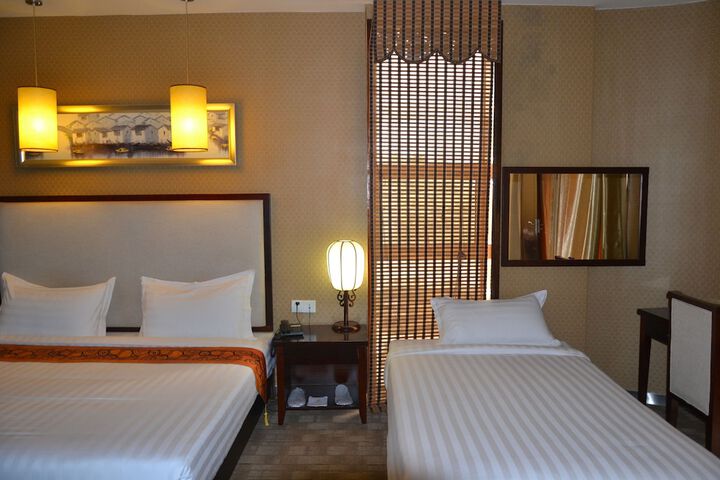 Room 7 of 48
