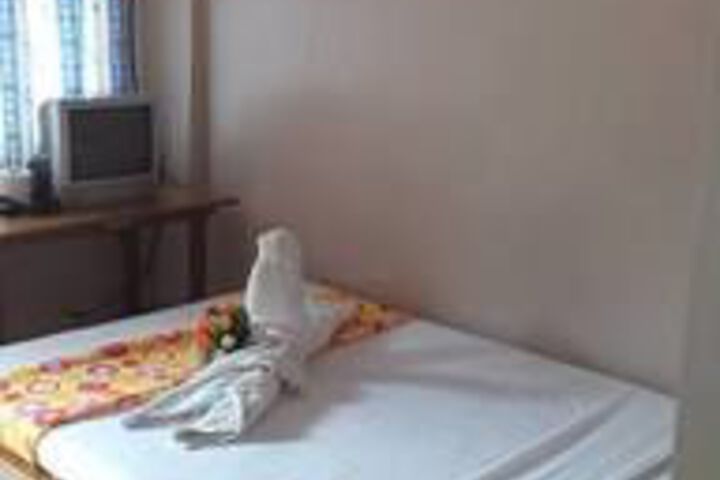 Room 11 of 37