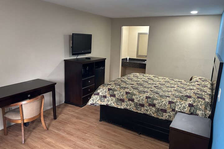 Room 12 of 33