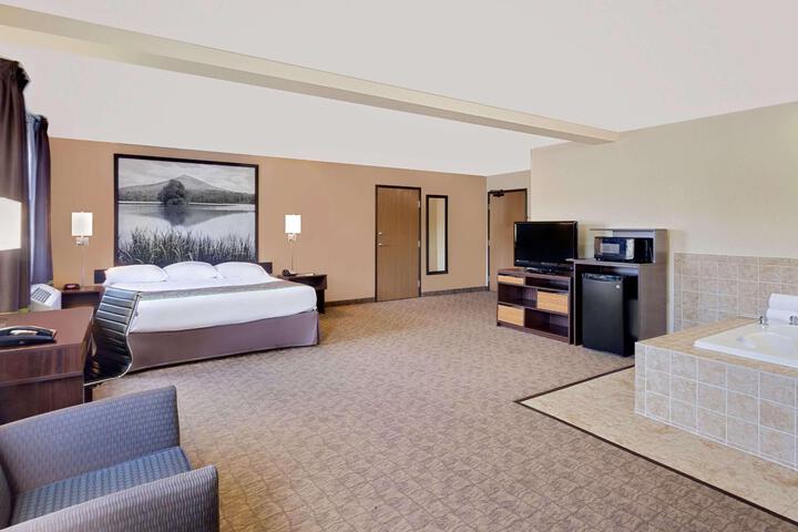 1 King Bed (12 of 21)