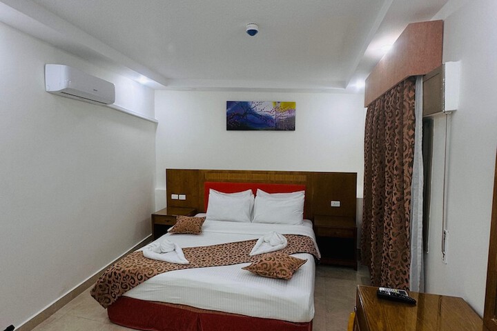 Room 5 of 27