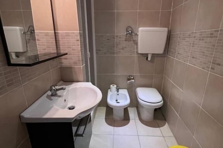 Room 12 of 32
