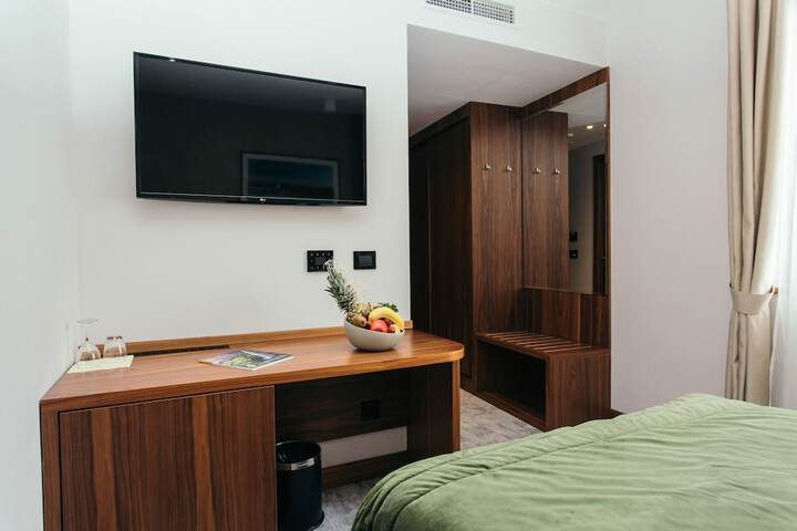 Room 14 of 65