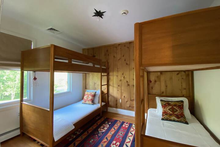 Room 15 of 172