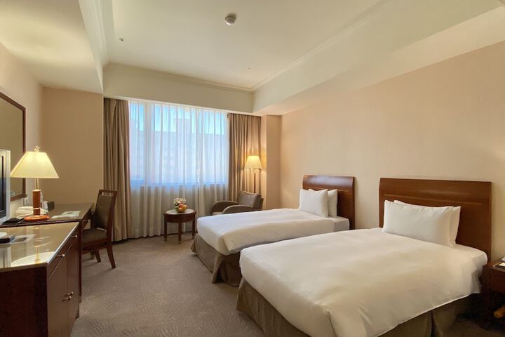 Room 16 of 76