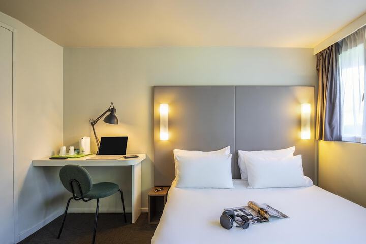 Room 4 of 35