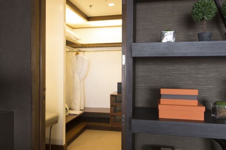 Room 5 of 37